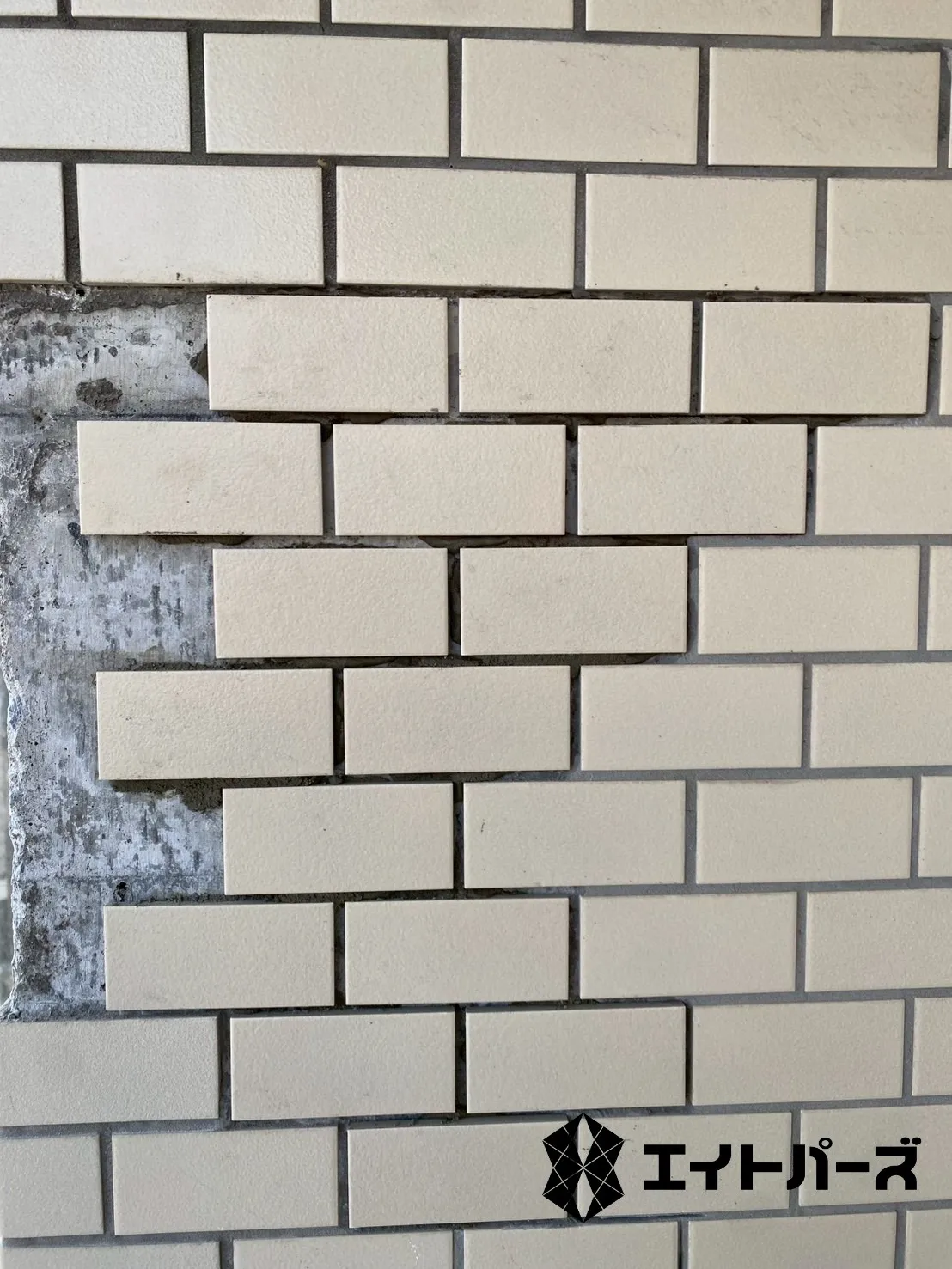 マンションの外壁タイルの浮き補修・目地復旧工事を行いました。